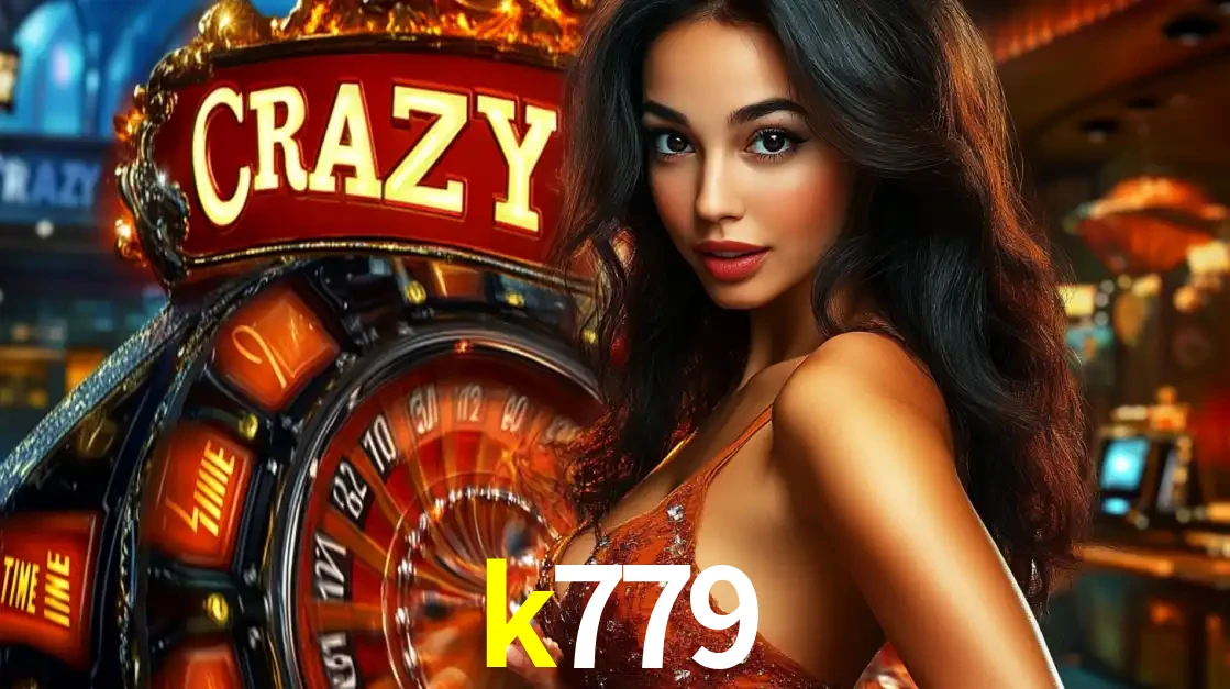 Mulher glamourosa olhando para a câmera com a roda vermelha do Crazy Time ao fundo em um ambiente de cassino, destacando a emoção dos jogos ao vivo no k779.